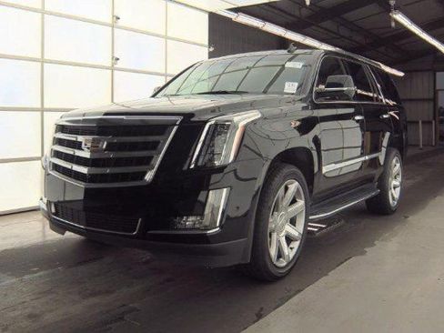 Used 2019 Cadillac Escalade Luxury image 1