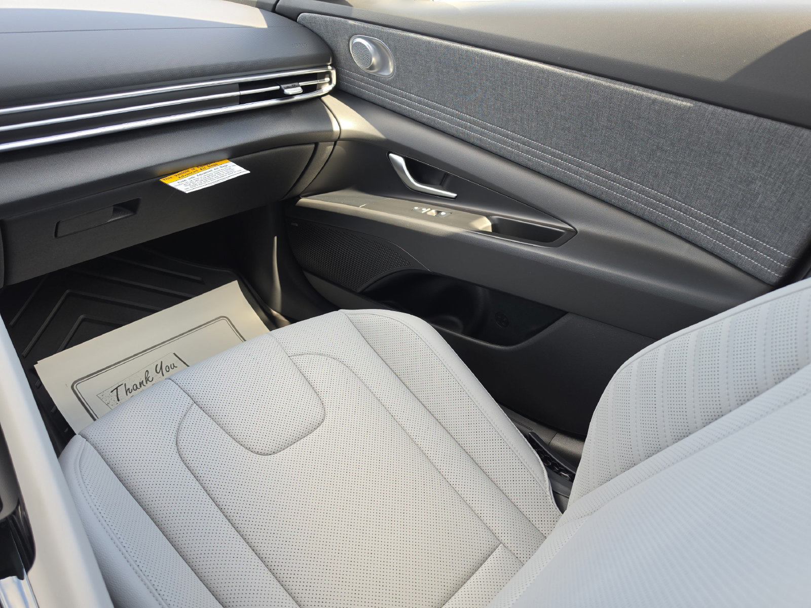 New 2026 Hyundai Elantra Limited FWD image 18