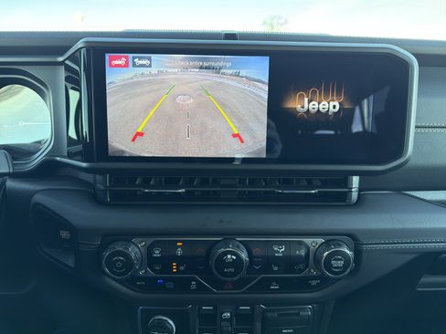 Used 2024 Jeep Wrangler Sahara w/ Technology Group image 7