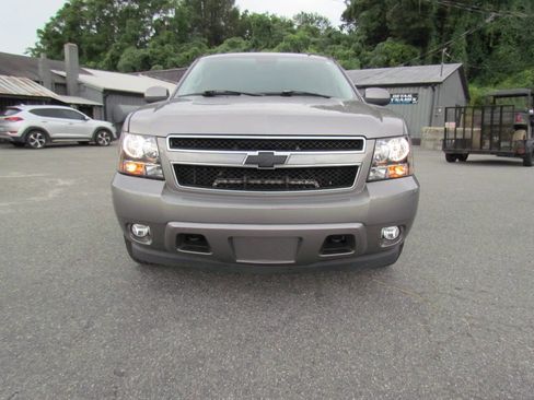 Used 2008 Chevrolet Suburban LT w/ Convenience Package 1 image 2