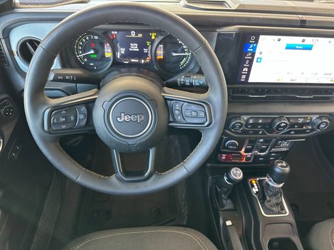 Used 2024 Jeep Wrangler Unlimited AWD/4WD image 13