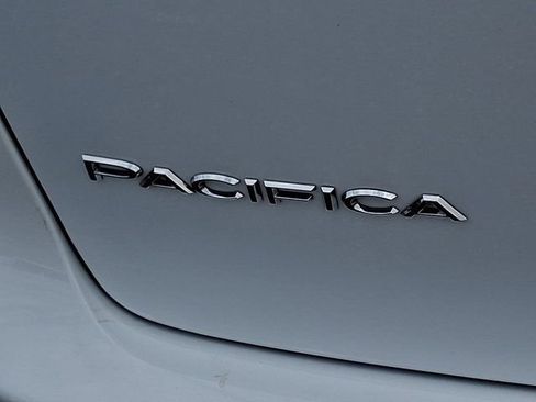 Certified 2023 Chrysler Pacifica Touring-L FWD image 34