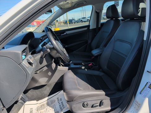 Used 2020 Volkswagen Passat 2.0T SE image 8