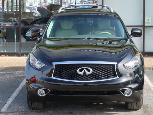 Used 2017 INFINITI QX70 3.7 w/ Premium Package image 4