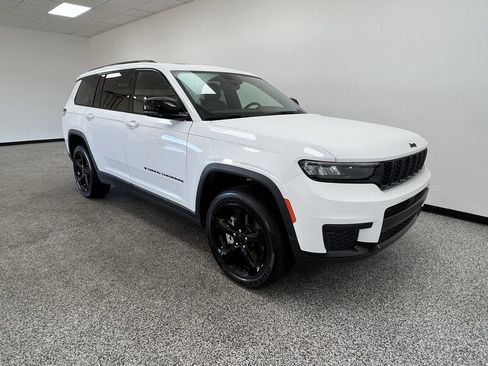 Used 2024 Jeep Grand Cherokee L Altitude image 19