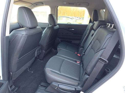 New 2026 Nissan Pathfinder SL image 13