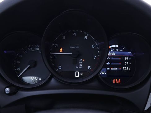 Used 2025 Porsche Macan image 12