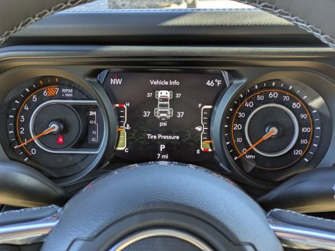 New 2026 Jeep Wrangler Unlimited Sahara AWD/4WD image 33