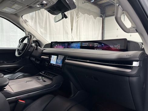 Used 2025 Lincoln Navigator Reserve image 69