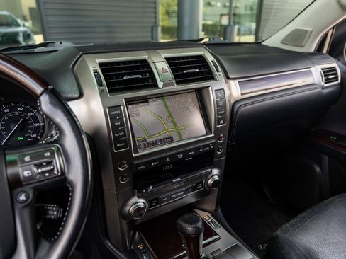 Used 2018 Lexus GX 460 image 25