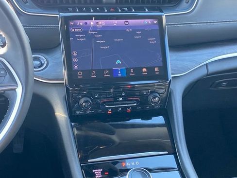 Used 2023 Jeep Grand Cherokee Limited image 10