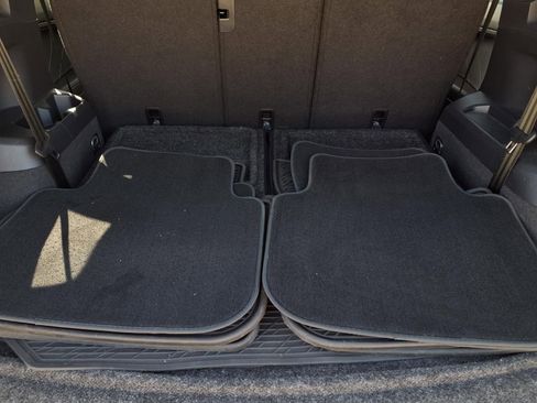 Certified 2023 Volkswagen Tiguan SE R-Line image 8