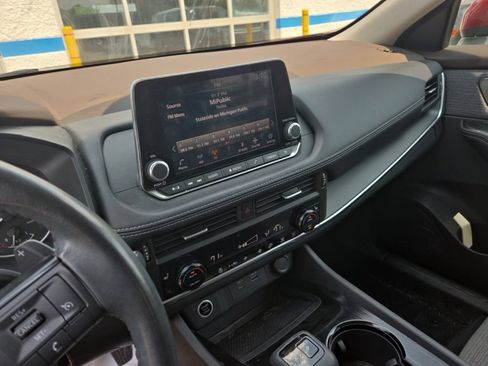 Used 2022 Nissan Rogue S AWD/4WD image 11