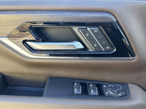 Used 2026 GMC Yukon Denali Ultimate w/ LPO, Floor Liner Package image 15