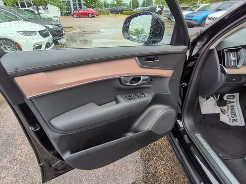 Used 2025 Volvo XC90 B5 Plus AWD/4WD image 9