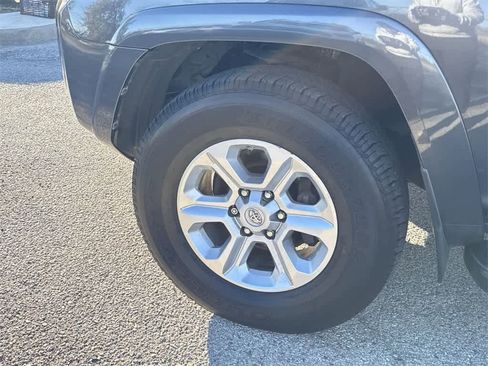 Used 2018 Toyota 4Runner SR5 Premium image 9