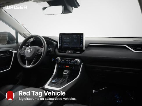 Used 2022 Toyota RAV4 Limited image 12