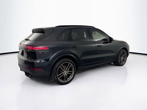 Used 2023 Porsche Cayenne Platinum Edition image 5