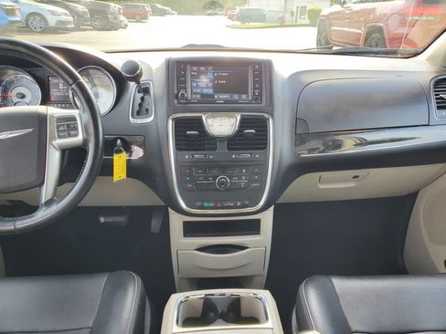 Used 2013 Chrysler Town & Country Touring FWD image 18