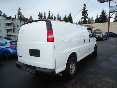Used 2017 Chevrolet Express 2500 image 5