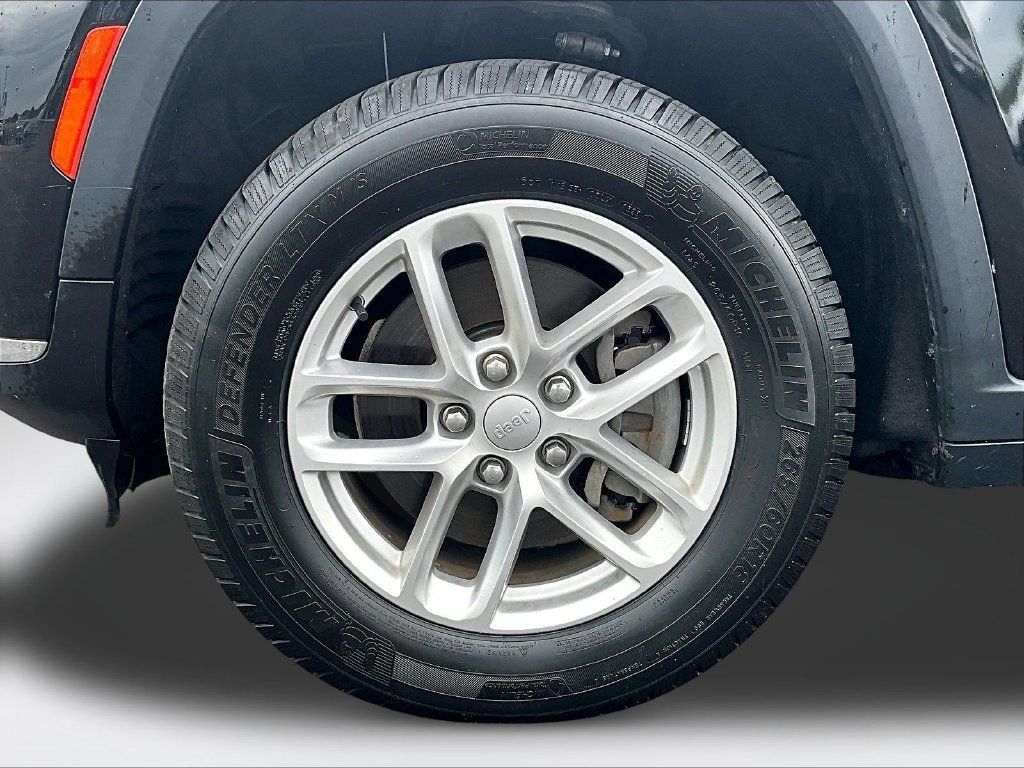 Used 2021 Jeep Grand Cherokee L Laredo w/ Luxury Tech Group I AWD/4WD image 9