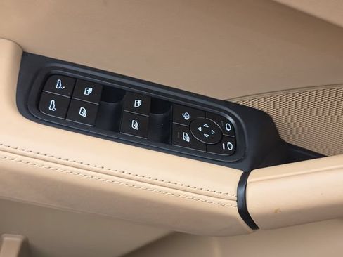 Used 2024 Porsche Cayenne AWD/4WD image 29