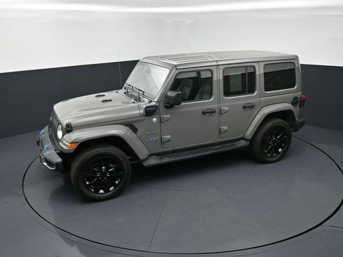 Used 2022 Jeep Wrangler Unlimited Sahara w/ Cold Weather Group AWD/4WD image 18