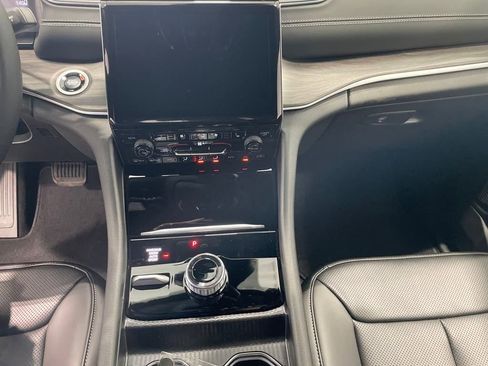 New 2025 Jeep Grand Cherokee Limited w/ Luxury Tech Group II image 17