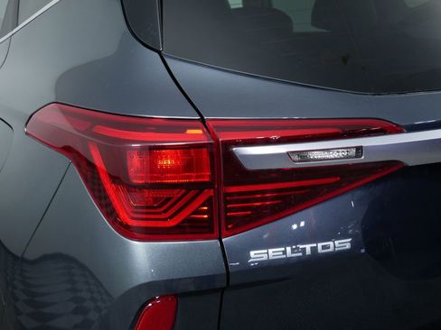Certified 2023 Kia Seltos EX image 10