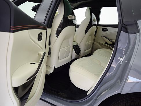 Used 2022 Aston Martin DBX DBX image 52