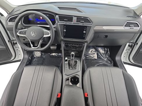 Used 2023 Volkswagen Tiguan SE FWD image 9