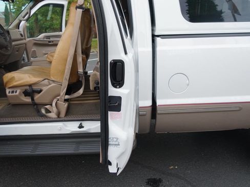 Used 1999 Ford F250 Lariat image 88