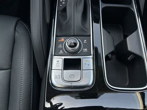 Used 2025 Kia Telluride EX w/ EX Captain's Chair Package image 17