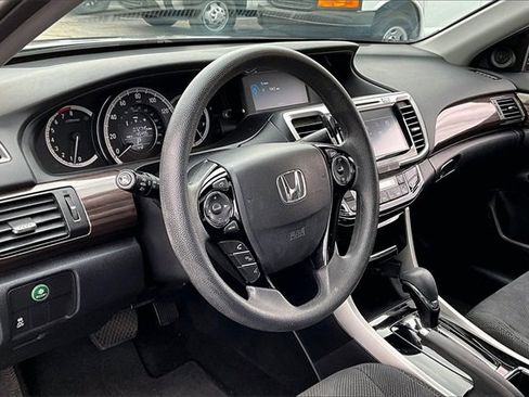 Used 2017 Honda Accord EX image 17