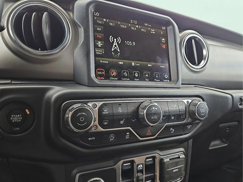 Used 2020 Jeep Gladiator Rubicon AWD/4WD image 15