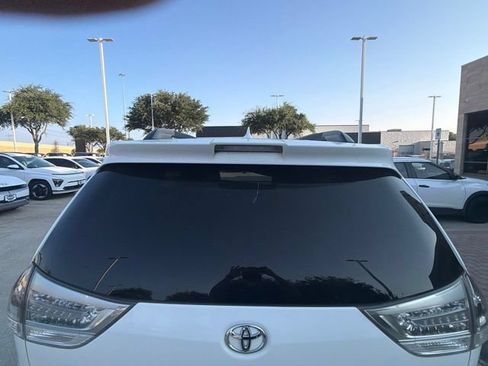 Used 2019 Toyota Sienna SE AWD/4WD image 7