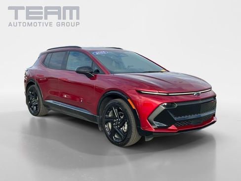 Used 2025 Chevrolet Equinox EV RS w/ LPO, Trailering Package image 1