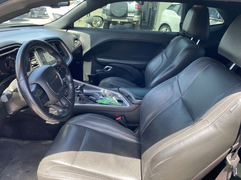 Used 2018 Dodge Challenger SXT w/ Blacktop Package image 10
