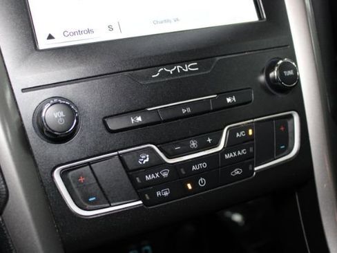 Used 2019 Ford Fusion SE image 17