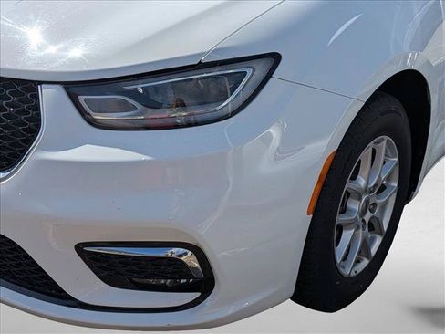 Used 2022 Chrysler Pacifica Touring-L FWD image 13