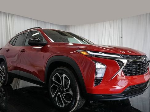 New 2026 Chevrolet Trax RS FWD image 2