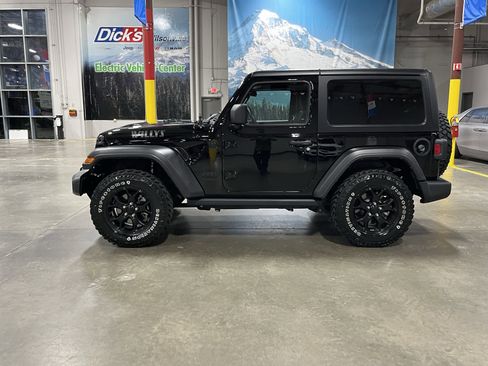 Used 2022 Jeep Wrangler Willys image 2