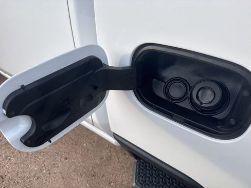 Used 2025 Chevrolet Silverado 2500 Custom w/ Custom Value Package image 16