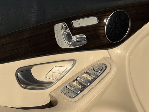 Used 2022 Mercedes-Benz GLC 300 image 6