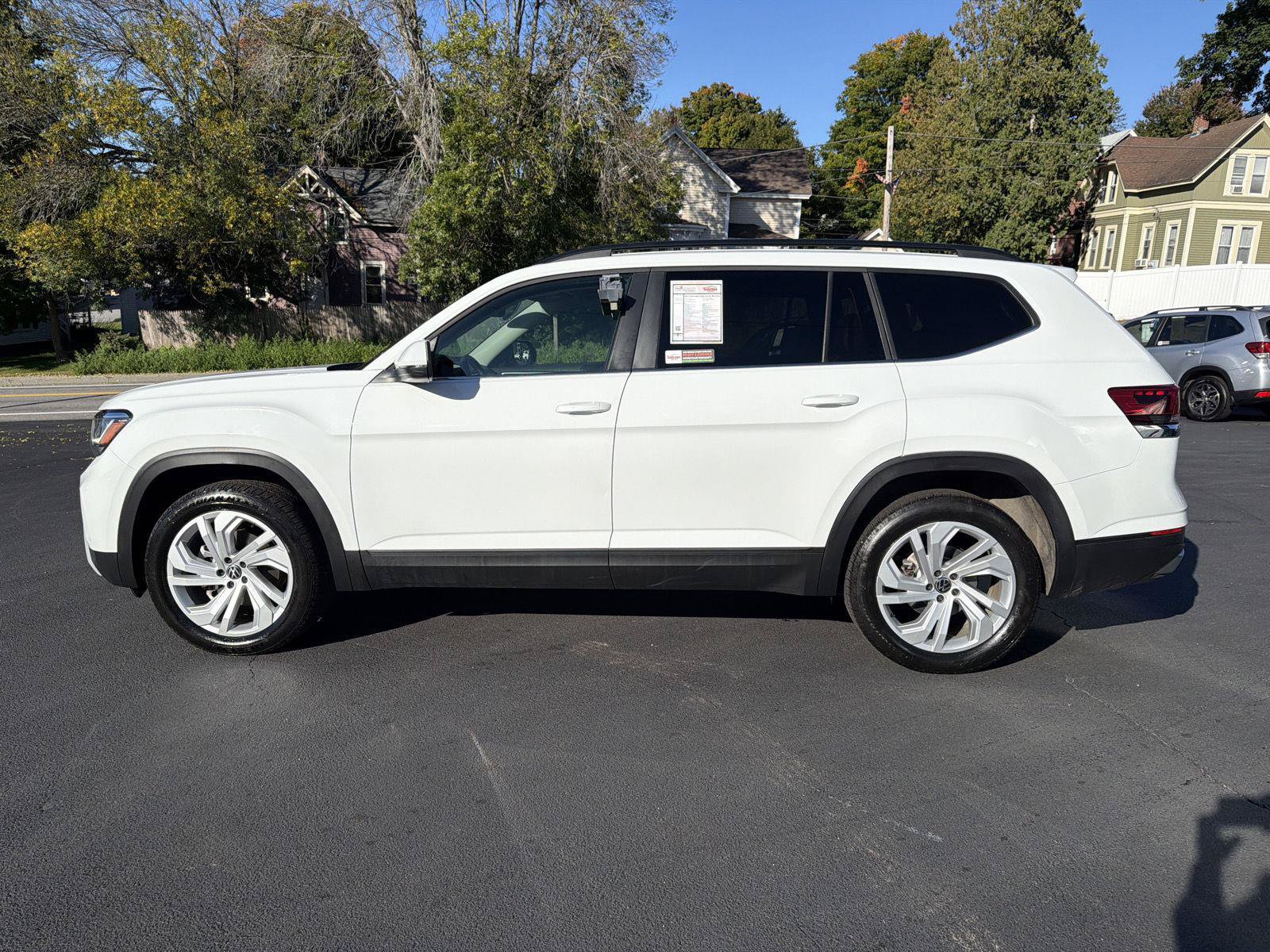 Used 2023 Volkswagen Atlas SE AWD/4WD image 2