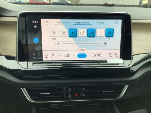 New 2025 Volkswagen Atlas SE image 18