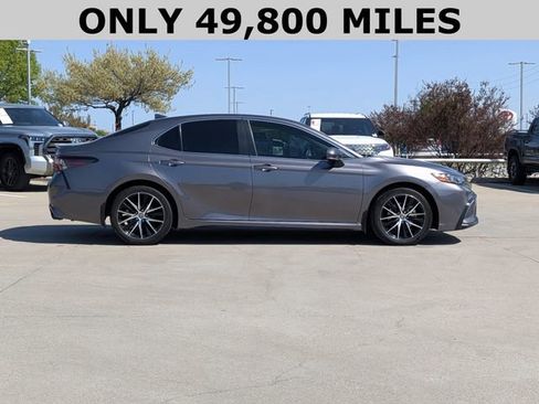 Used 2024 Toyota Camry SE image 4