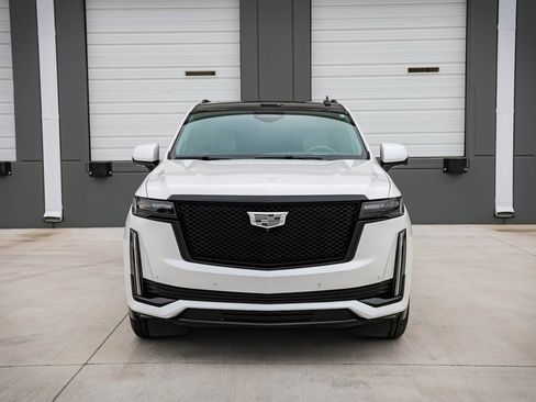 Used 2021 Cadillac Escalade Sport Platinum w/ LPO, ONYX Package image 3