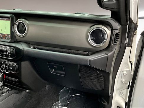 Used 2022 Jeep Wrangler Unlimited Sahara image 27