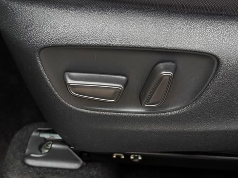 Used 2023 Toyota Highlander LE FWD image 17